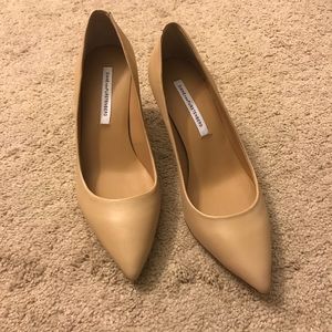 NWT nude pump 3” heels